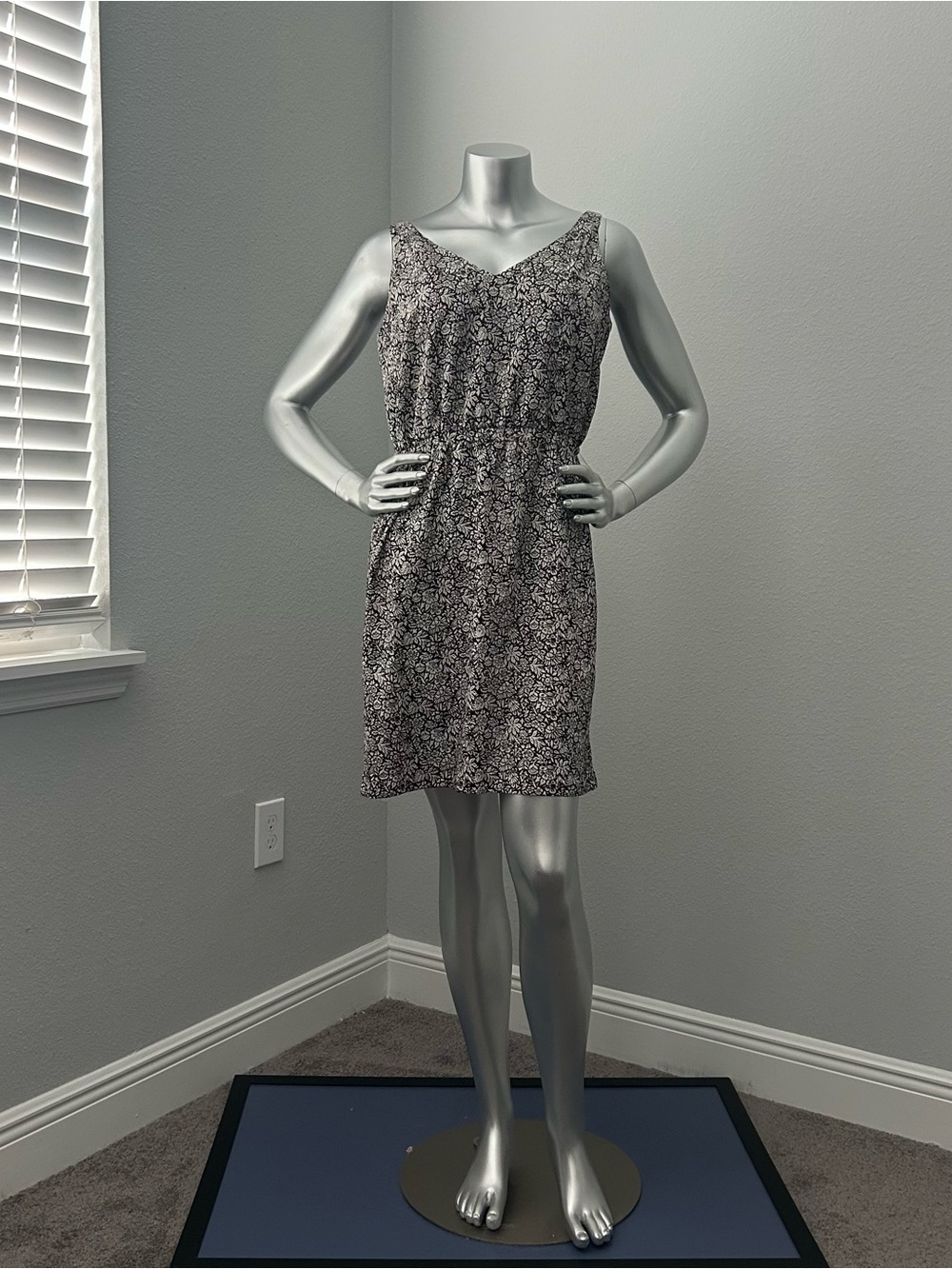 LOFT Black and White Floral Sleeveless V-Neck Mini Dress